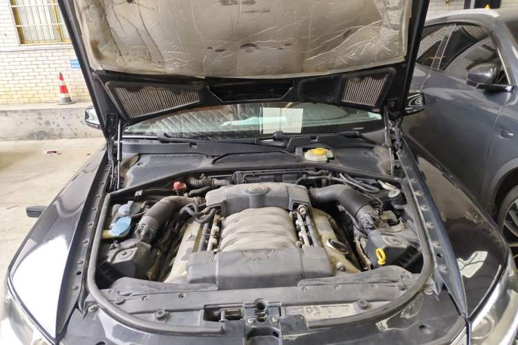 Used Volkswagen Phaeton 2013 4.2L Barchetta Flo Edition Engine Bay