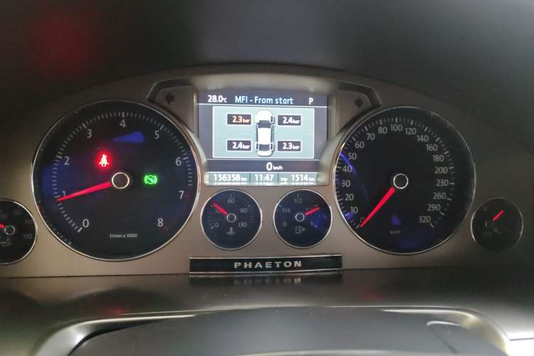 Used Volkswagen Phaeton 2013 4.2L Barchetta Flo Edition Instrument Cluster