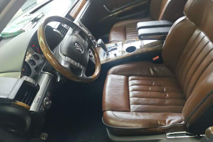 Used Volkswagen Phaeton 2013 4.2L Barchetta Flo Edition Left Front Seat