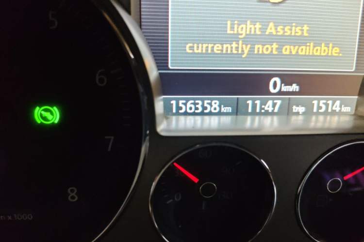 Used Volkswagen Phaeton 2013 4.2L Barchetta Flo Edition Odometer Close Up