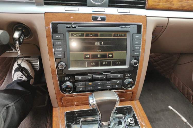 Used Volkswagen Phaeton 2014 3.0L Business Model Audio And AC Panel