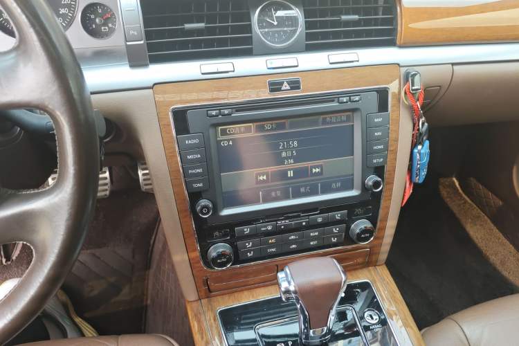 Used Volkswagen Phaeton 2014 3.0L Business Model Audio And AC Panel