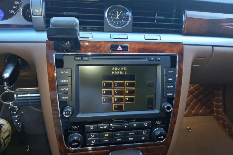 Used Volkswagen Phaeton 2014 3.0L Business Model Audio And AC Panel