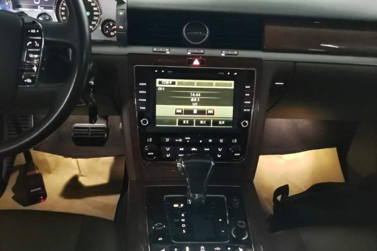 Used Volkswagen Phaeton 2014 3.0L Business Model Audio And AC Panel