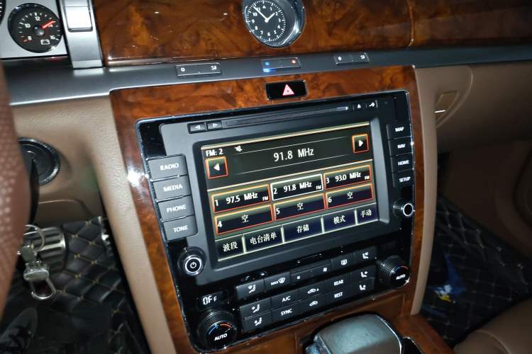 Used Volkswagen Phaeton 2014 3.0L Business Model Audio And AC Panel