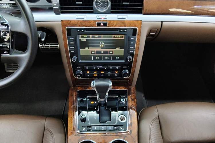 Used Volkswagen Phaeton 2014 3.0L Business Model Audio And AC Panel