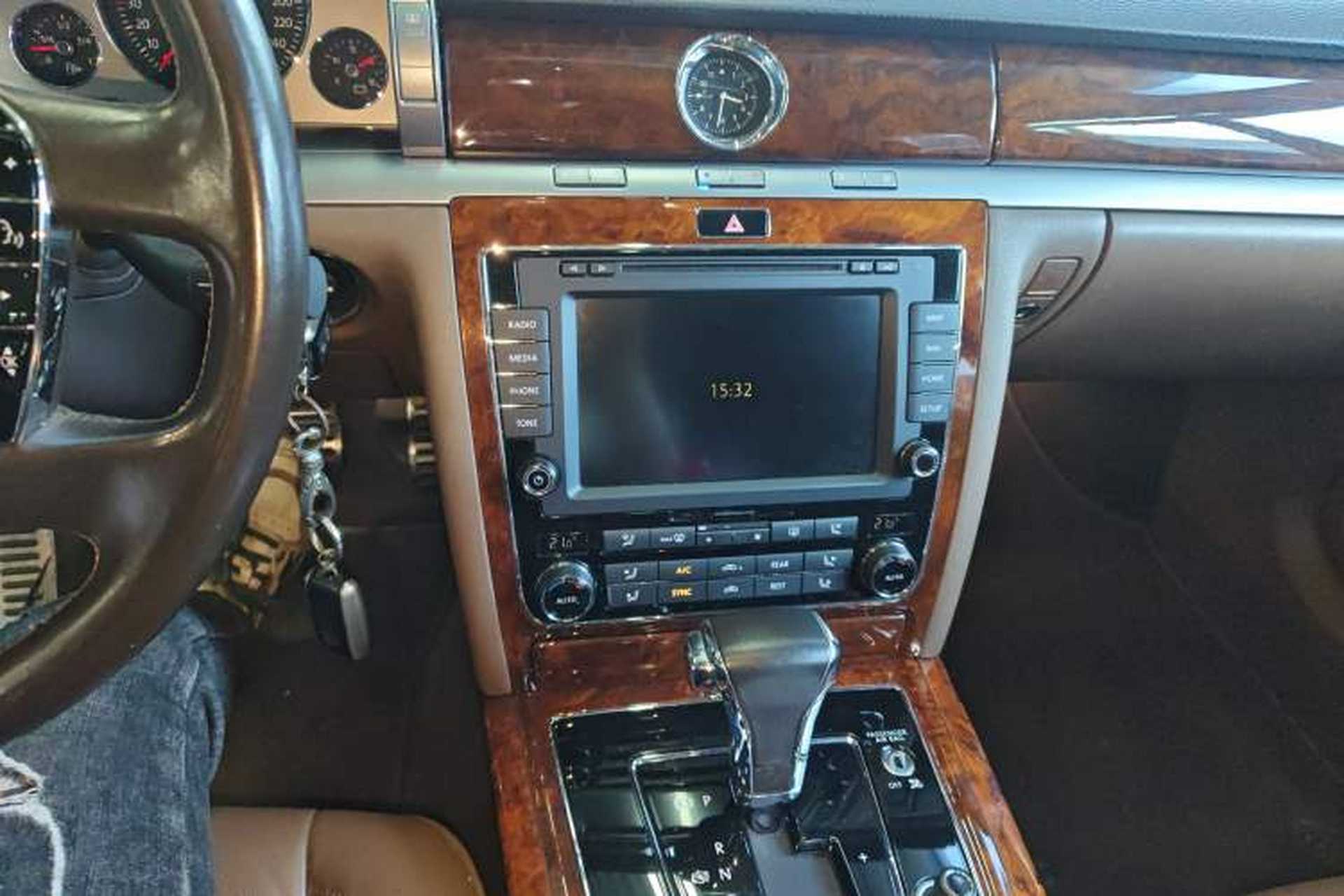Used Volkswagen Phaeton 2014 3.0L Business Model Audio And AC Panel