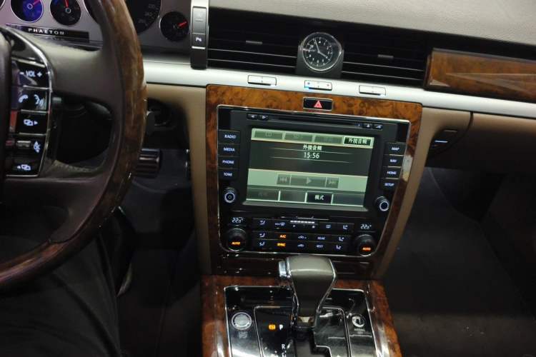 Used Volkswagen Phaeton 2014 3.0L Executive Model Audio And AC Panel