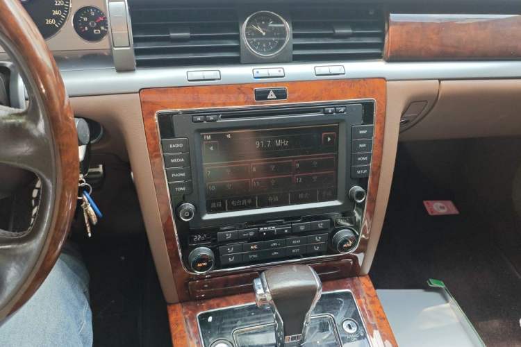 Used Volkswagen Phaeton 2014 3.0L Executive Model Audio And AC Panel