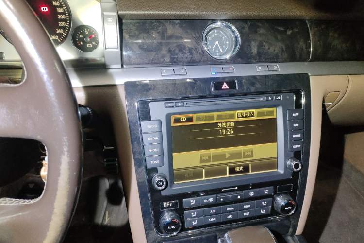 Used Volkswagen Phaeton 2014 3.0L Business Model Audio And AC Panel