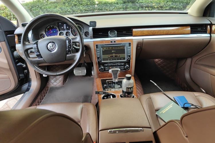 Used Volkswagen Phaeton 2014 3.0L Business Model Center Console