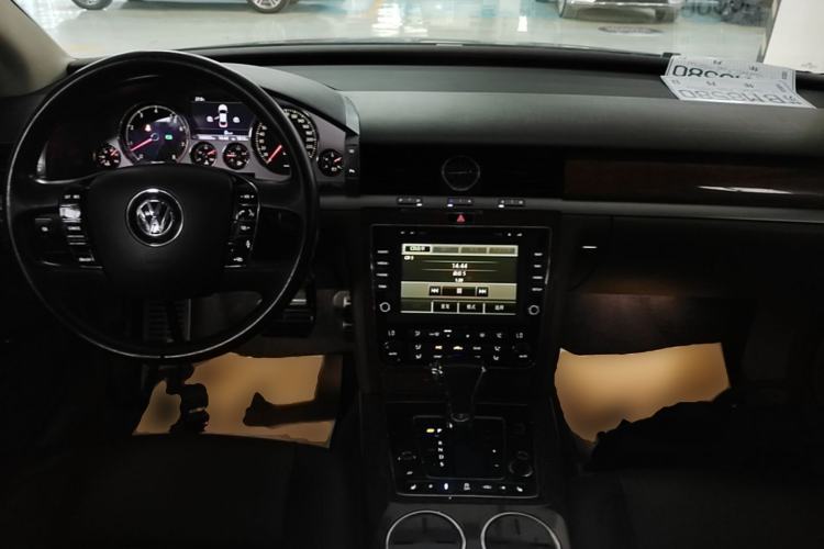 Used Volkswagen Phaeton 2014 3.0L Business Model Center Console