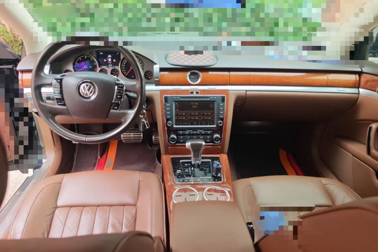 Used Volkswagen Phaeton 2014 3.0L Business Model Center Console