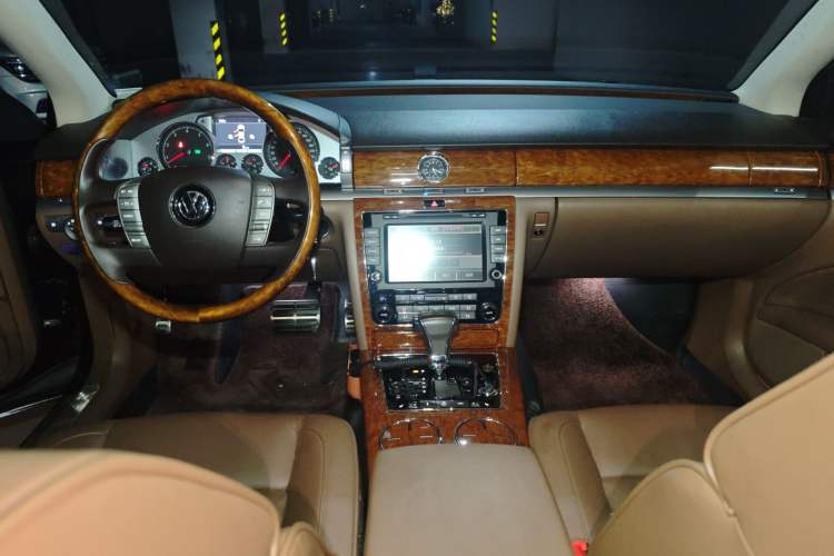Used Volkswagen Phaeton 2014 3.0L Business Model Center Console