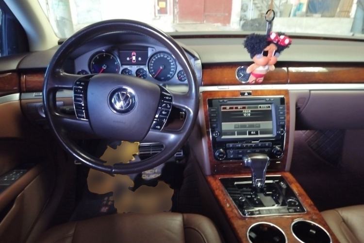 Used Volkswagen Phaeton 2014 3.0L Business Model Center Console