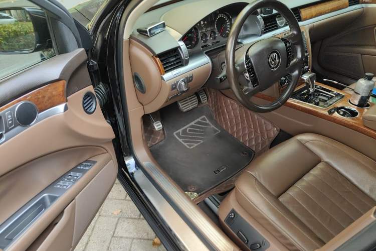 Used Volkswagen Phaeton 2014 3.0L Business Model Driver Seat