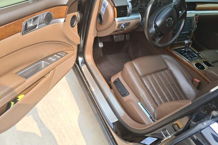 Used Volkswagen Phaeton 2014 3.0L Business Model Driver Seat