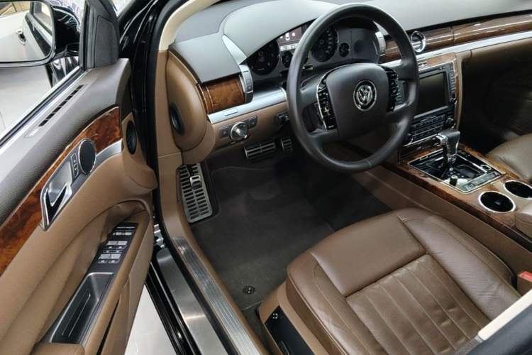Used Volkswagen Phaeton 2014 3.0L Business Model Driver Seat