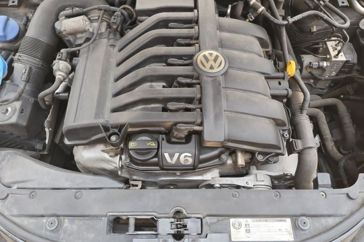 Used Volkswagen Phaeton 2014 3.0L Business Model Engine Bay
