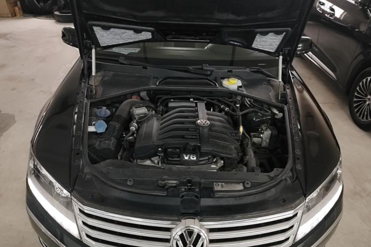 Used Volkswagen Phaeton 2014 3.0L Business Model Engine Bay