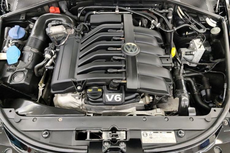 Used Volkswagen Phaeton 2014 3.0L Business Model Engine Bay