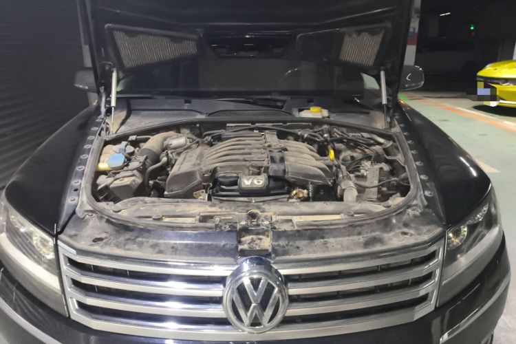 Used Volkswagen Phaeton 2014 3.0L Executive Model Engine Bay