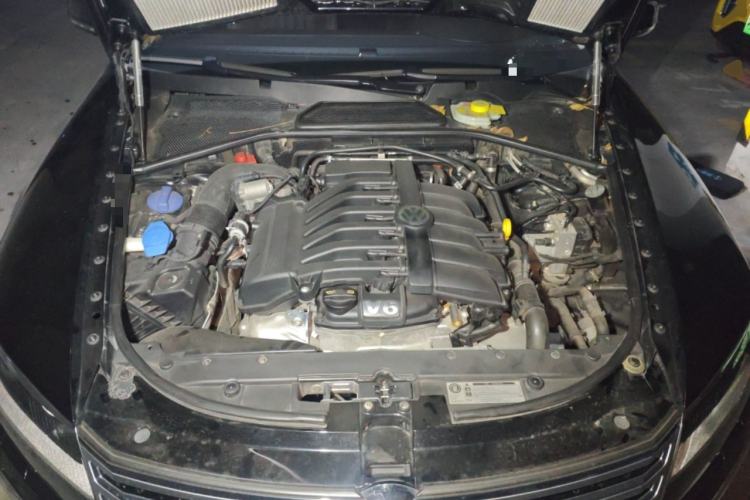 Used Volkswagen Phaeton 2014 3.0L Business Model Engine Bay