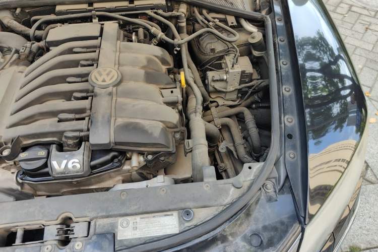 Used Volkswagen Phaeton 2014 3.0L Business Model Engine Bay Left