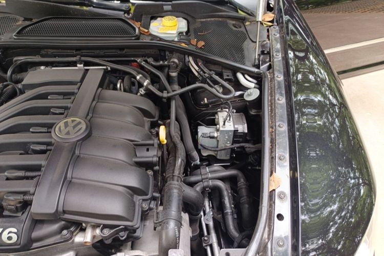 Used Volkswagen Phaeton 2014 3.0L Business Model Engine Bay Left