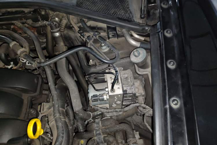 Used Volkswagen Phaeton 2014 3.0L Business Model Engine Bay Left