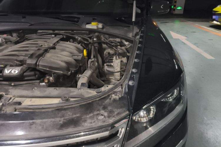 Used Volkswagen Phaeton 2014 3.0L Executive Model Engine Bay Left