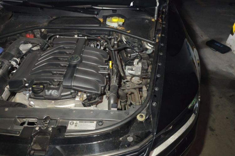 Used Volkswagen Phaeton 2014 3.0L Business Model Engine Bay Left