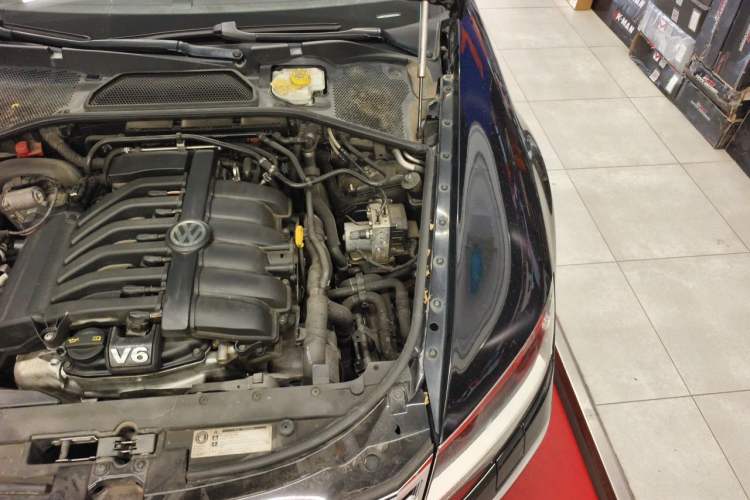 Used Volkswagen Phaeton 2014 3.0L Executive Model Engine Bay Left