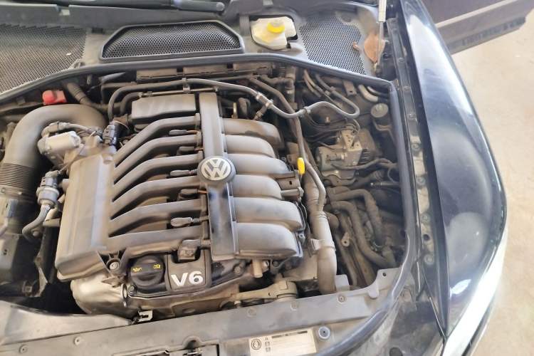 Used Volkswagen Phaeton 2014 3.0L Business Model Engine Bay Left