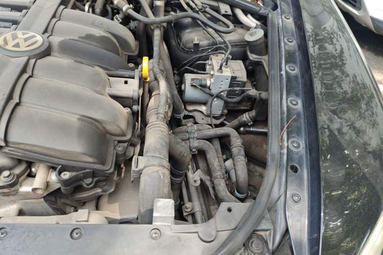 Used Volkswagen Phaeton 2014 3.0L Executive Model Engine Bay Left