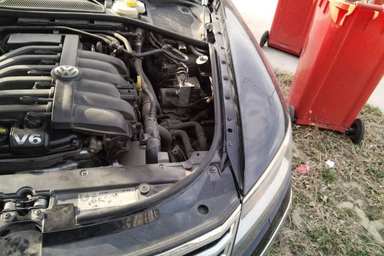 Used Volkswagen Phaeton 2014 3.0L Executive Model Engine Bay Left