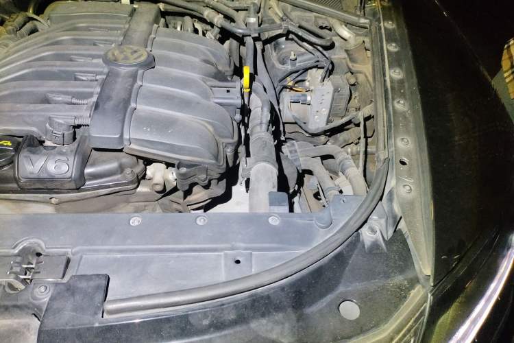 Used Volkswagen Phaeton 2014 3.0L Business Model Engine Bay Left