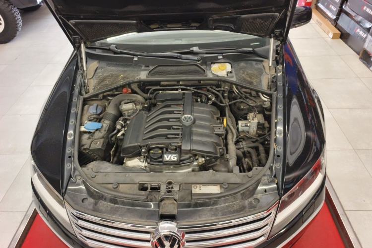Used Volkswagen Phaeton 2014 3.0L Executive Model Engine Bay