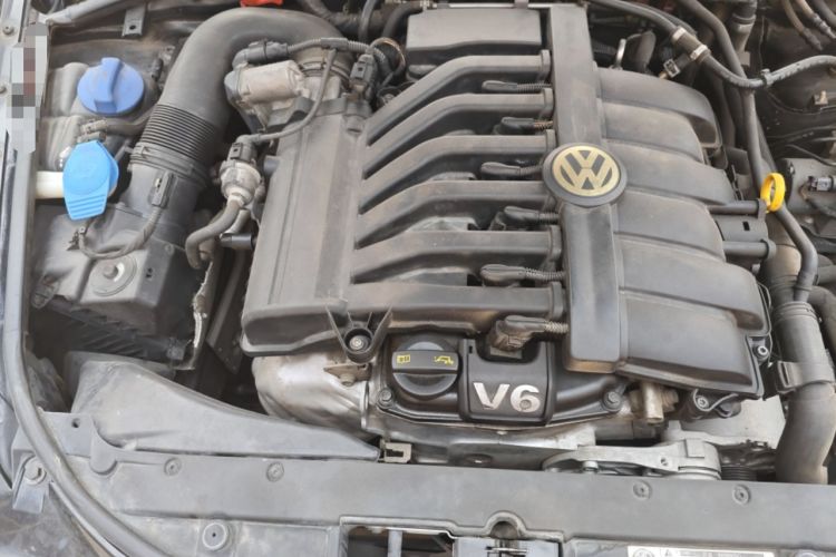 Used Volkswagen Phaeton 2014 3.0L Business Model Engine Bay Right