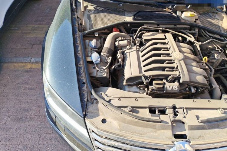 Used Volkswagen Phaeton 2014 3.0L Business Model Engine Bay Right