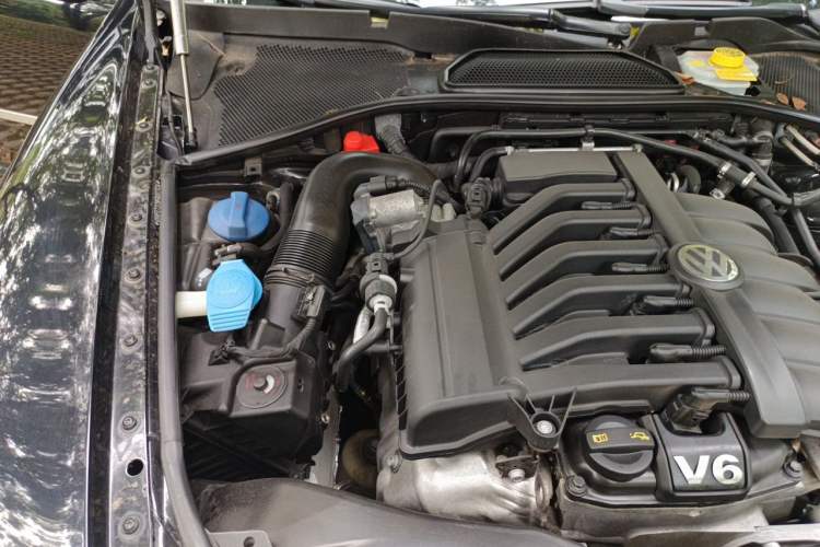 Used Volkswagen Phaeton 2014 3.0L Business Model Engine Bay Right