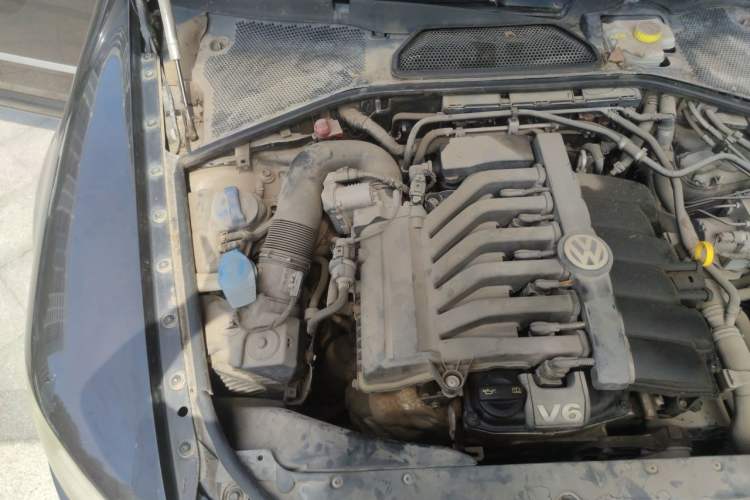 Used Volkswagen Phaeton 2014 3.0L Executive Model Engine Bay Right