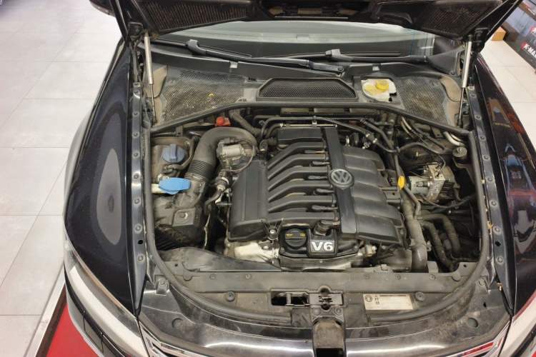 Used Volkswagen Phaeton 2014 3.0L Executive Model Engine Bay Right