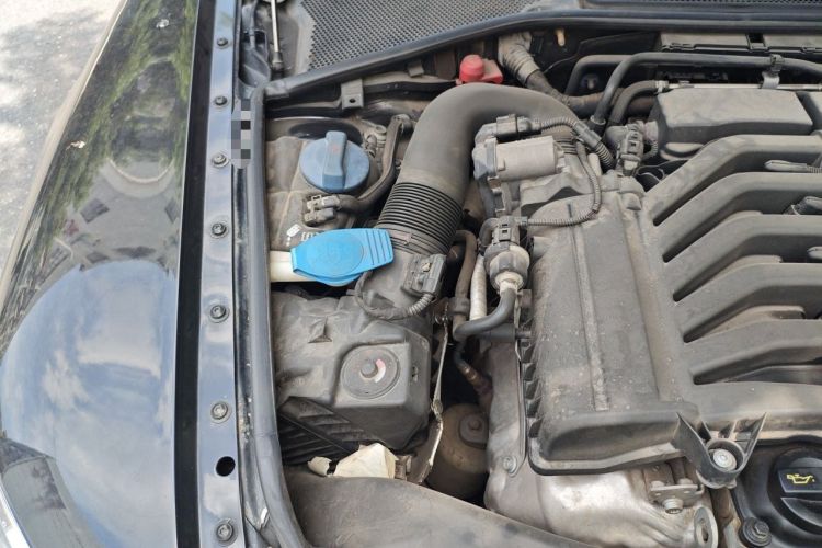 Used Volkswagen Phaeton 2014 3.0L Executive Model Engine Bay Right