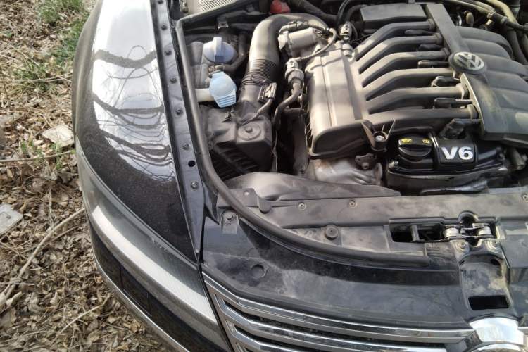 Used Volkswagen Phaeton 2014 3.0L Executive Model Engine Bay Right