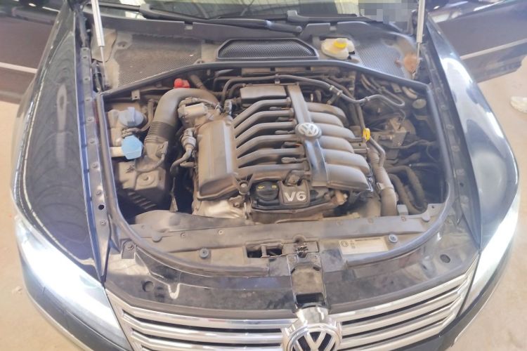 Used Volkswagen Phaeton 2014 3.0L Business Model Engine Bay