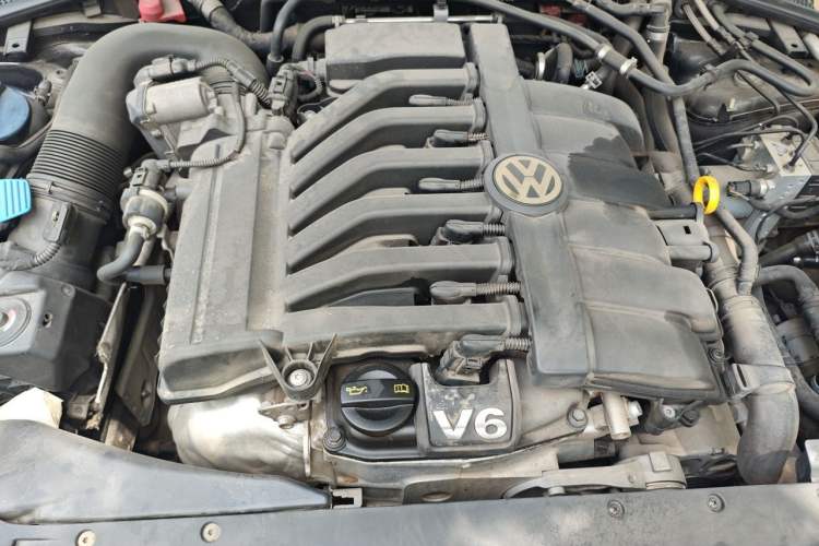 Used Volkswagen Phaeton 2014 3.0L Executive Model Engine Bay