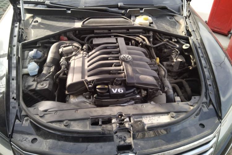 Used Volkswagen Phaeton 2014 3.0L Executive Model Engine Bay