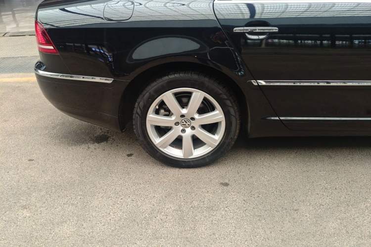 Used Volkswagen Phaeton 2014 3.0L Business Model Exterior 5