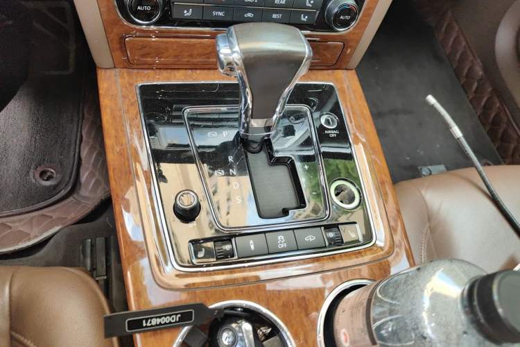 Used Volkswagen Phaeton 2014 3.0L Business Model Gear Lever
